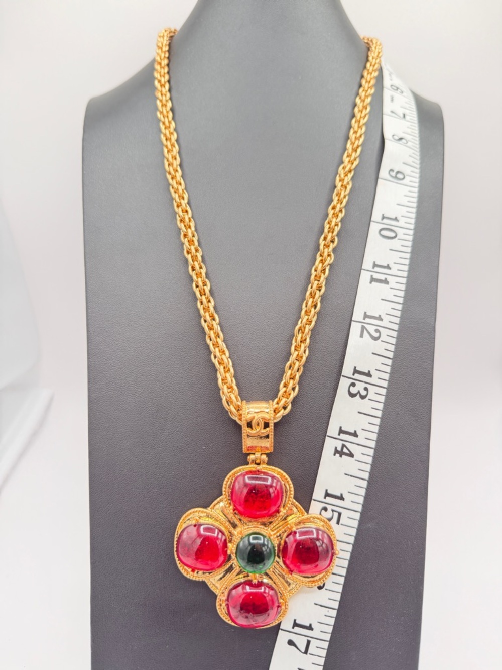 CHANEL Vintage Rare Gripoix 97A Necklace with Red and Green Cabochons - Picture 10 of 13